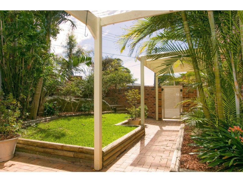 2/23 Parr Parade, Narraweena NSW 2099