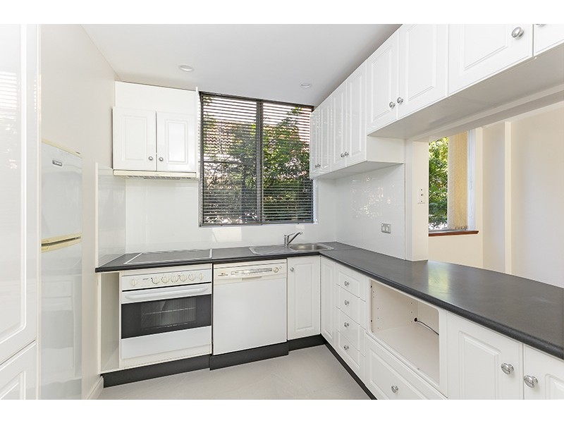 2/2 Avon Road, Dee Why NSW 2099