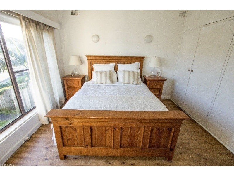 22 Ocean View Road, Freshwater NSW 2096