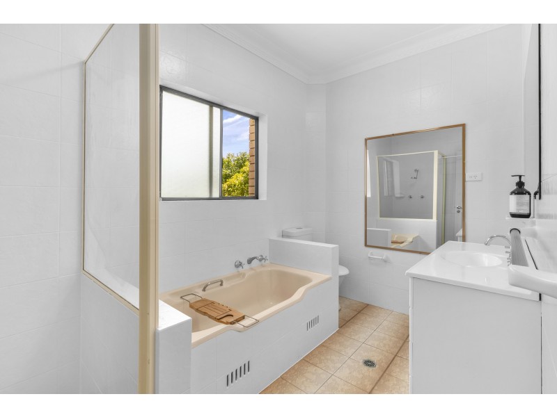 12 De Chair Road, Narraweena NSW 2099