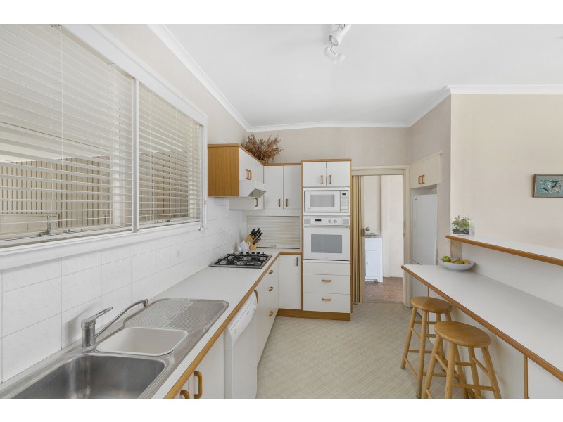 6 Carlisle Street, Wheeler Heights NSW 2097