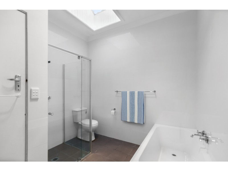 33 Oxford Falls Road, Beacon Hill NSW 2100