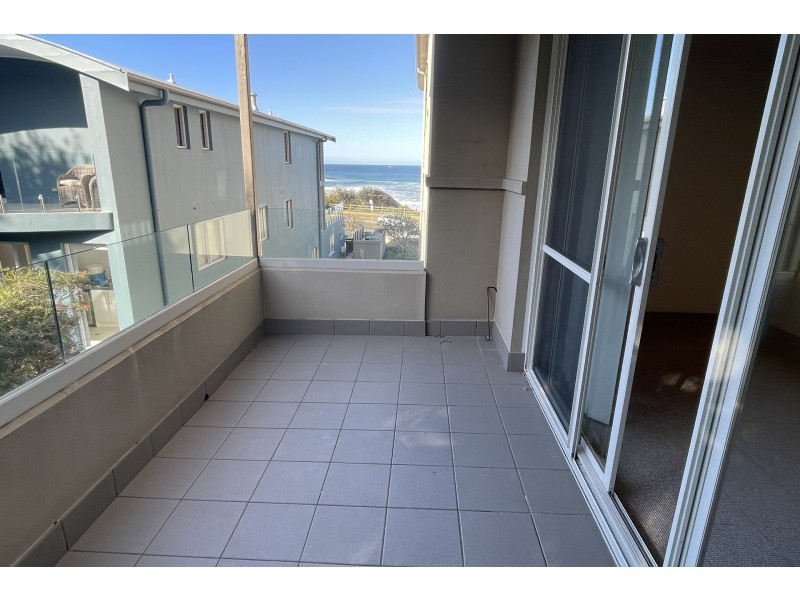 7/64 Carrington Parade, Curl Curl NSW 2096