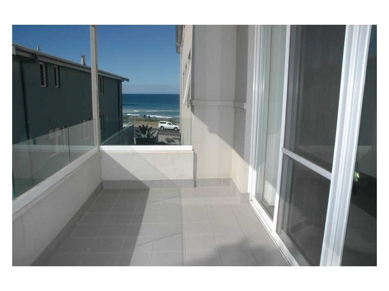 7/64 Carrington Parade, Curl Curl NSW 2096