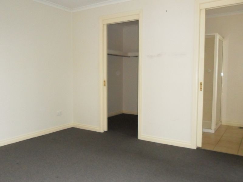 2/25 Huntsman Drive, Noble Park VIC 3174