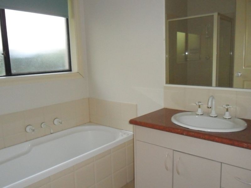 2/25 Huntsman Drive, Noble Park VIC 3174