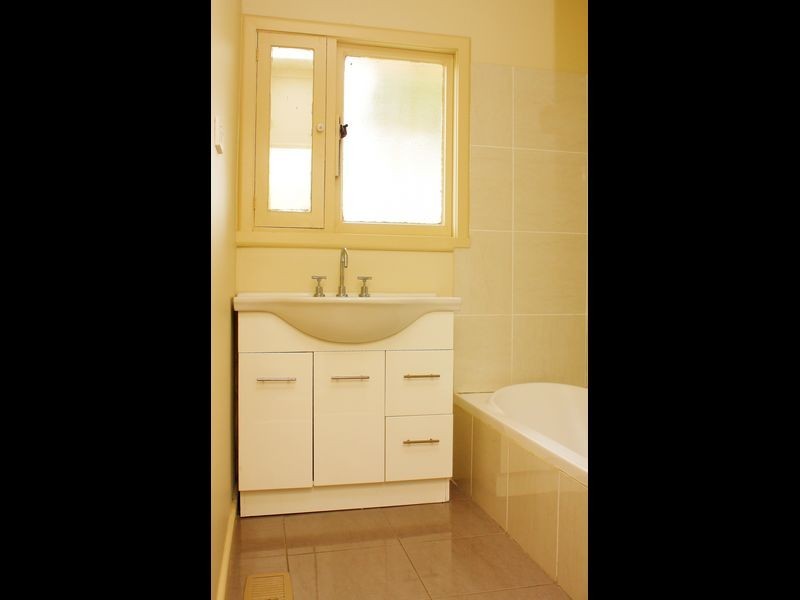 39 Pinewood Avenue, Dandenong North VIC 3175