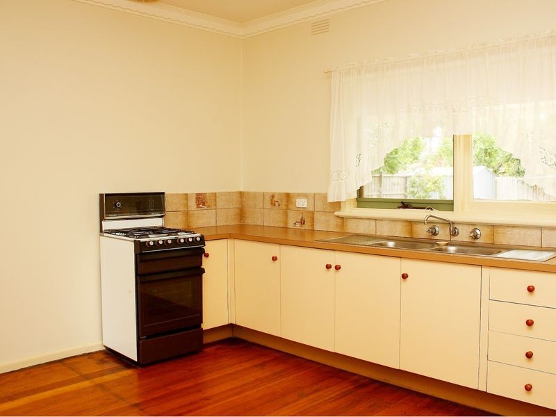 39 Pinewood Avenue, Dandenong North VIC 3175