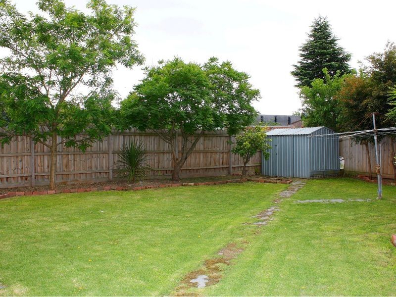 39 Pinewood Avenue, Dandenong North VIC 3175