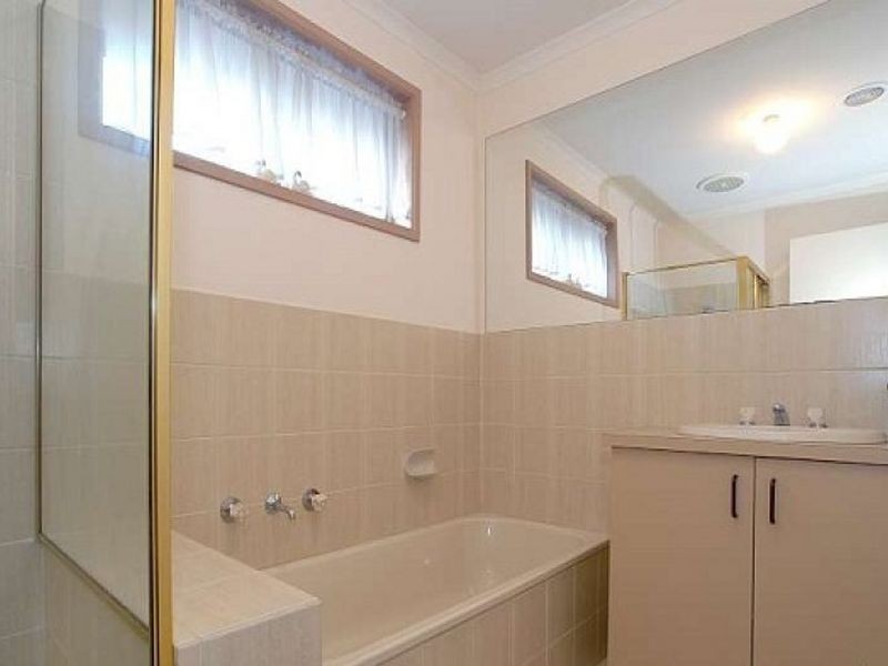 2/11 Flinders Street, Noble Park VIC 3174