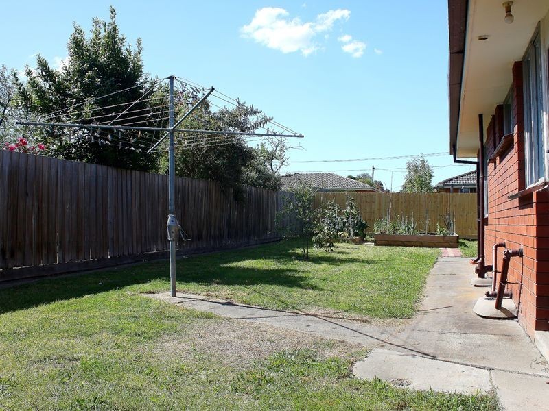 2/19 First Ave, Dandenong VIC 3175