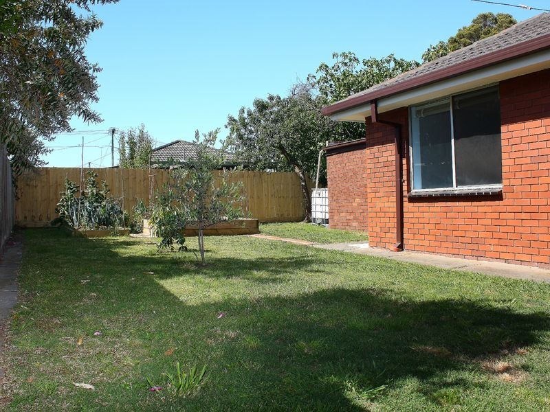 2/19 First Ave, Dandenong VIC 3175