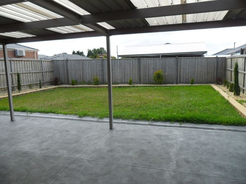 27 Cafardi Boulevard, Keysborough VIC 3173