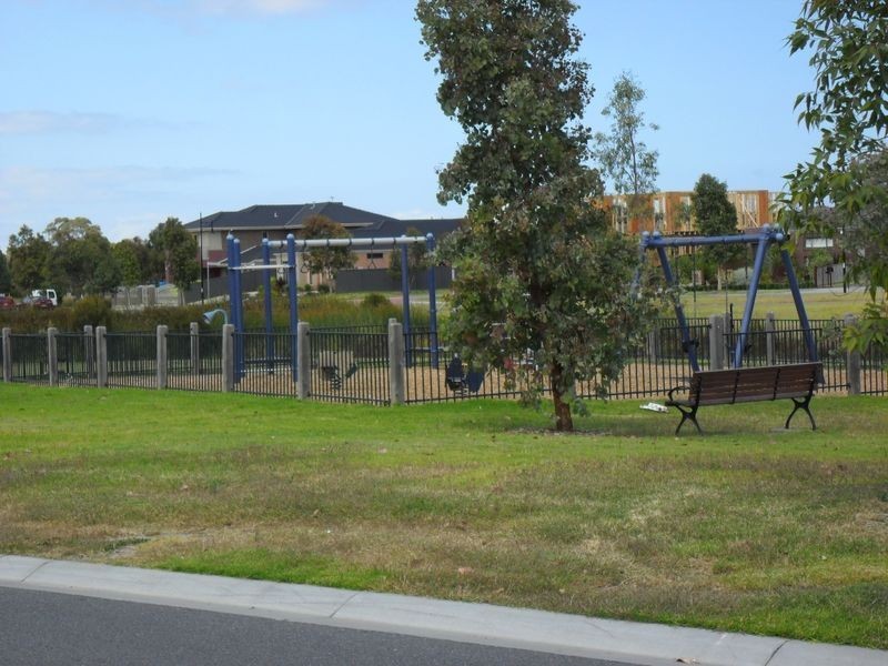 27 Cafardi Boulevard, Keysborough VIC 3173