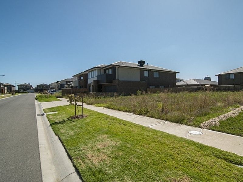 10 Fernleaf Avenue, Keysborough VIC 3173