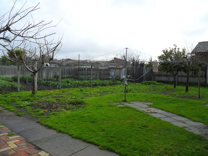 42 Royal Avenue, Springvale VIC 3171