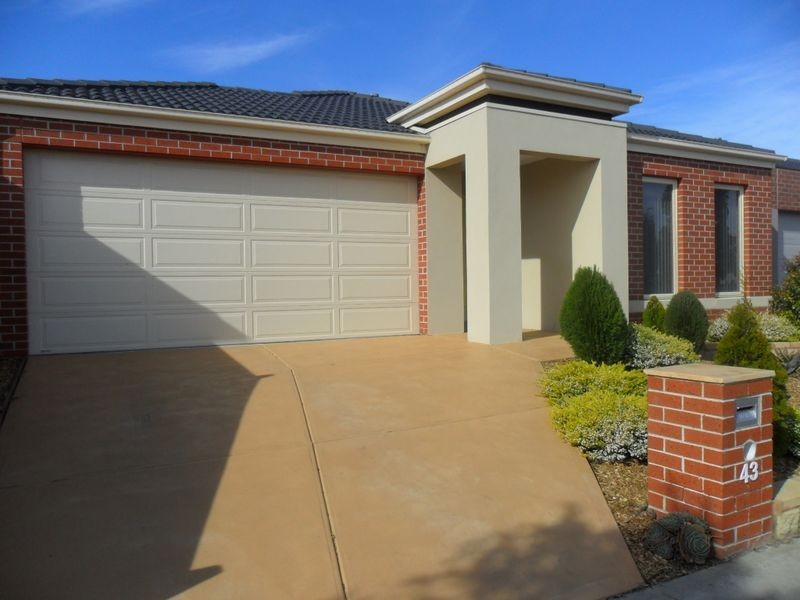 43 Cafardi Boulevard, Keysborough VIC 3173