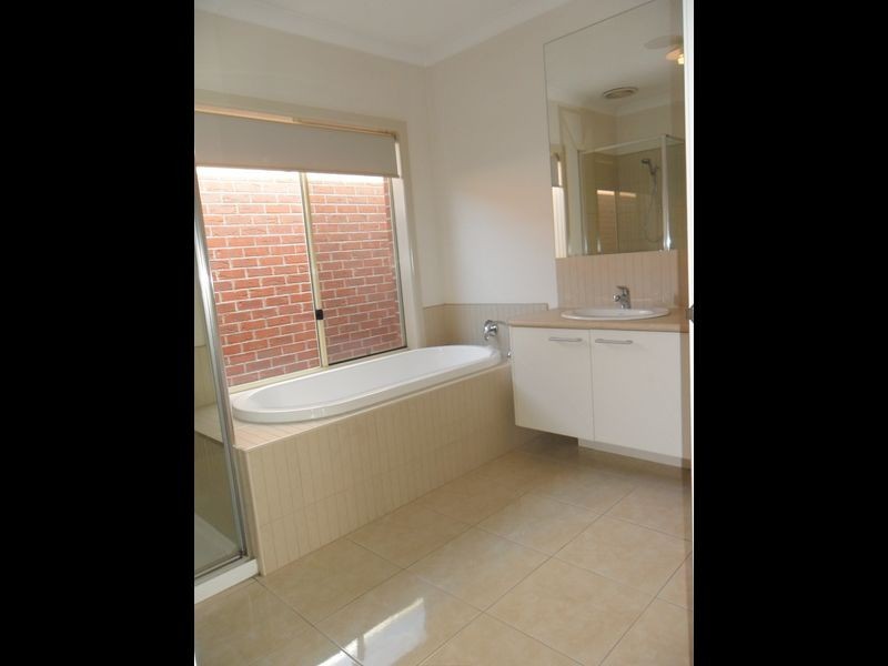 43 Cafardi Boulevard, Keysborough VIC 3173