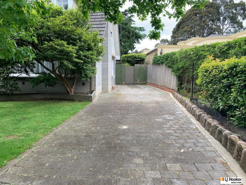 1 Mackintosh Road, Wheelers Hill VIC 3150