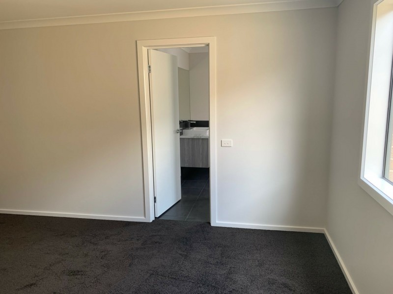 8 Stanley Drive, Officer VIC 3809