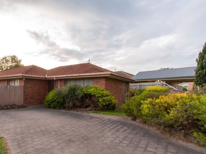 7 Parkes Way, Hampton Park VIC 3976