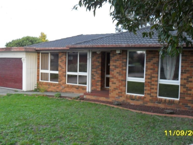 27 George Chudleigh Drive, Hallam VIC 3803