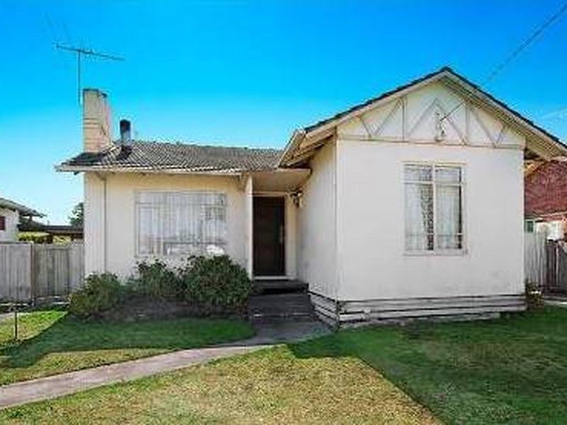 33 Hughes Crescent, Dandenong North VIC 3175