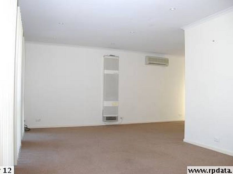 1-2/143 Pound Road, Hampton Park VIC 3976