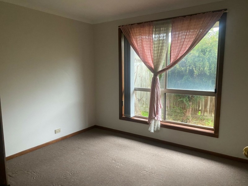 2/13 Burrapike Avenue, Springvale VIC 3171