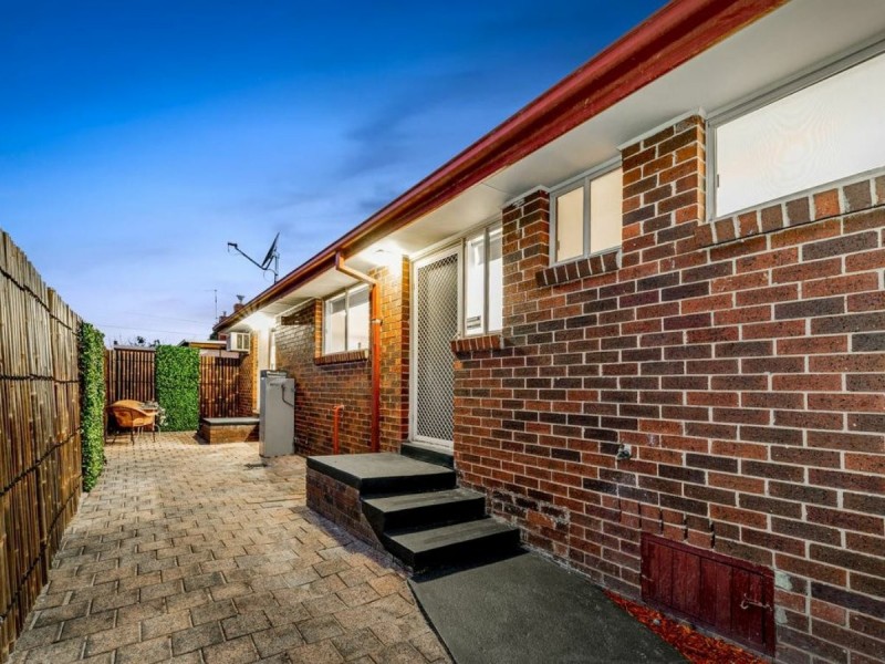 2/6 Benga Avenue, Dandenong VIC 3175