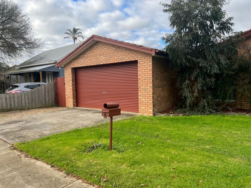 8 Canterbury Street, Cranbourne VIC 3977