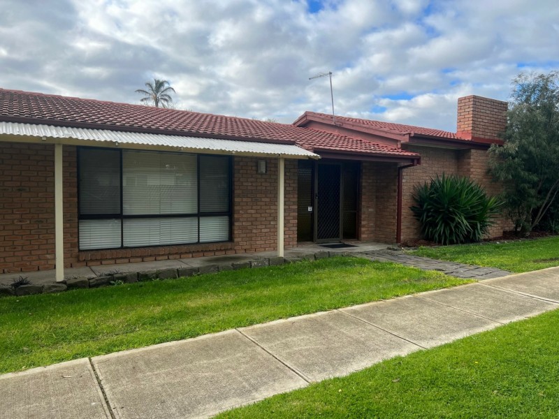 8 Canterbury Street, Cranbourne VIC 3977