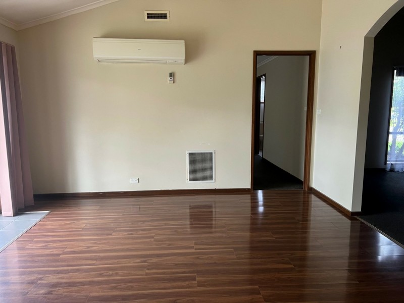 8 Canterbury Street, Cranbourne VIC 3977