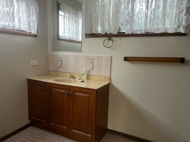 8 Canterbury Street, Cranbourne VIC 3977