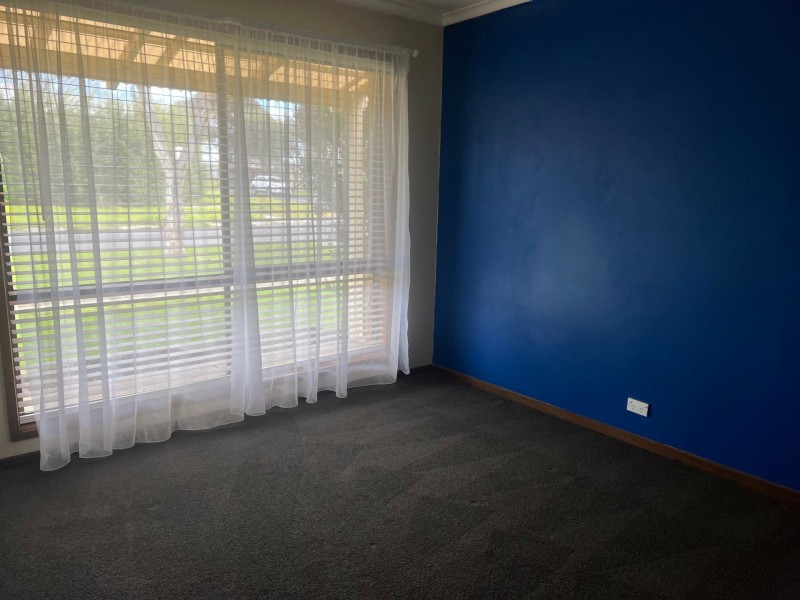 8 Canterbury Street, Cranbourne VIC 3977