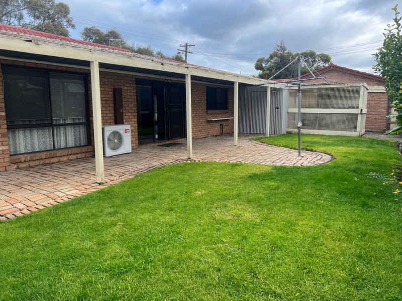 8 Canterbury Street, Cranbourne VIC 3977