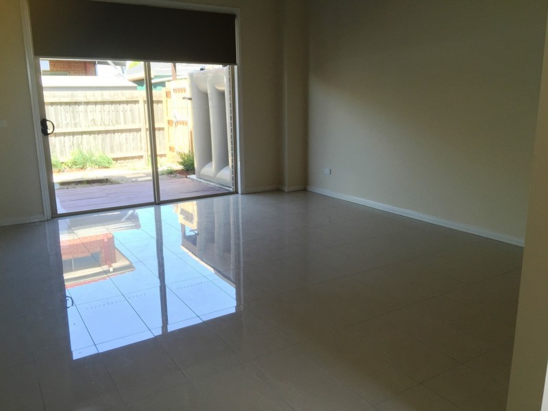 2/21 Rutherglen Street, Noble Park VIC 3174