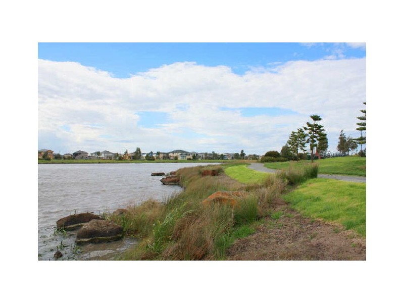 2 Fountain Court, Waterways VIC 3195