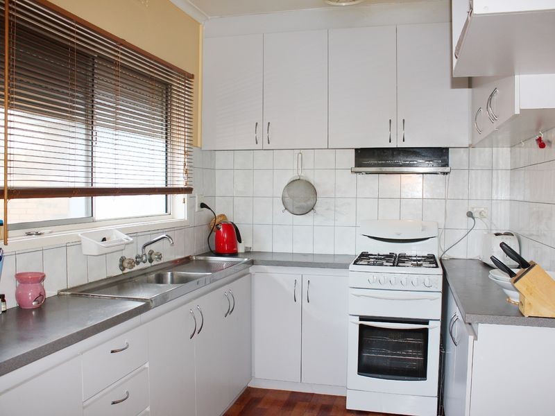 34 Oakwood Avenue, Dandenong North VIC 3175