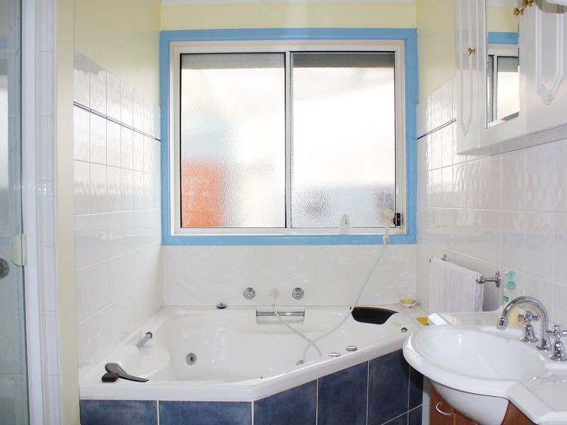 34 Oakwood Avenue, Dandenong North VIC 3175
