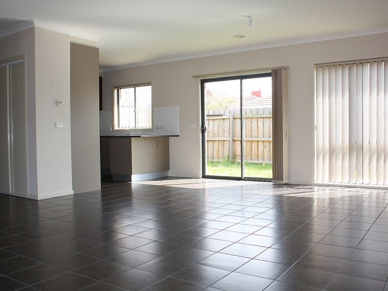 2/23 Hughes Crescent, Dandenong North VIC 3175