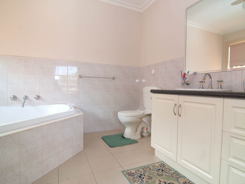 3 Erica Close, Endeavour Hills VIC 3802