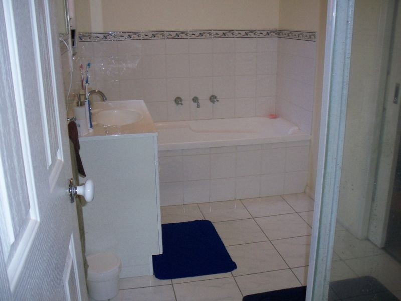 2/33 Ellt Crescent, Noble Park VIC 3174