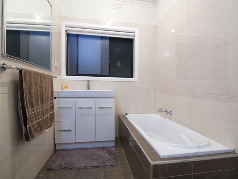 4 Pinewood Avenue, Dandenong North VIC 3175