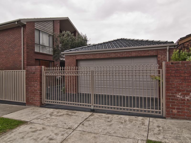 1 Sherwood Crescent, Dandenong North VIC 3175