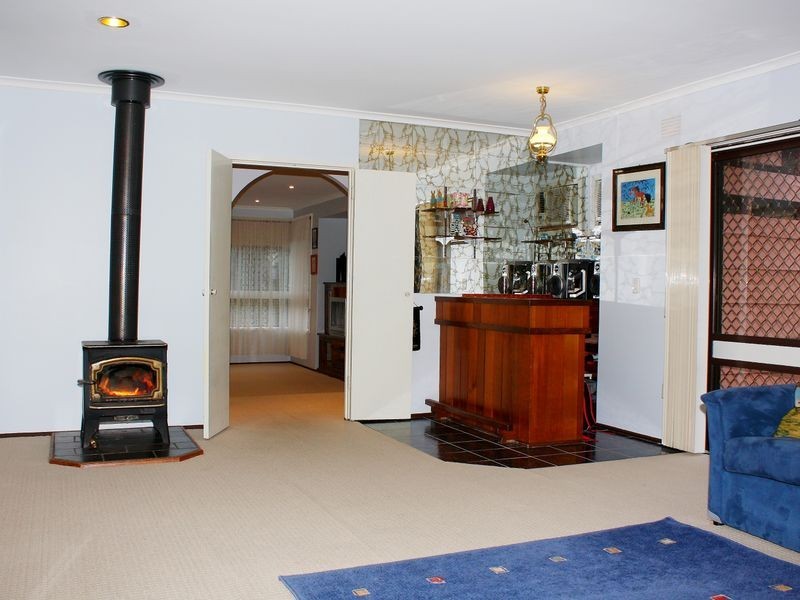 17 Dozey Place, Endeavour Hills VIC 3802