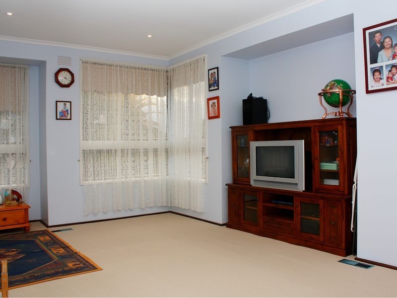 17 Dozey Place, Endeavour Hills VIC 3802