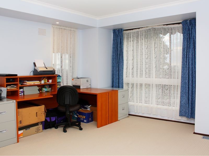 17 Dozey Place, Endeavour Hills VIC 3802