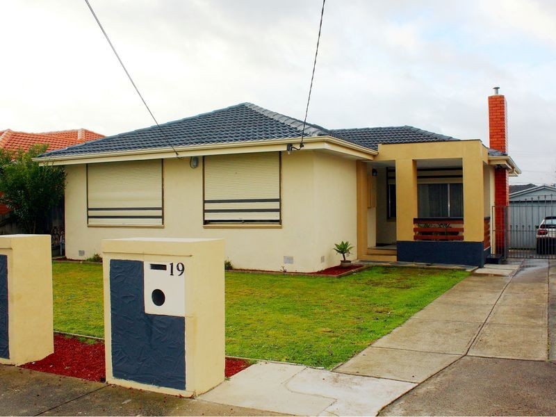 19 Holly Avenue, Dandenong North VIC 3175
