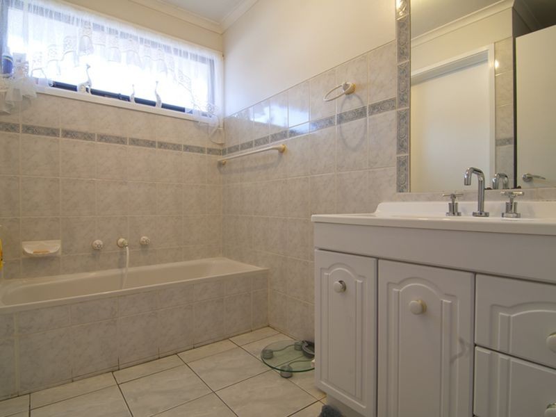 22 Greenleaf Court, Keysborough VIC 3173